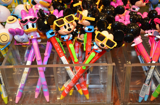 最新 ディズニーランド シーのボールペン91選 バラマキ土産に人気のボールペンセットも