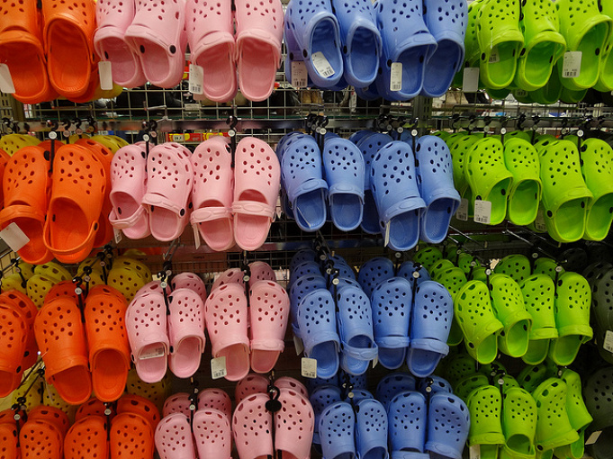 ディズニーにおすすめの靴は スニーカー ヒール サンダル比較 動きやすさとオシャレはどっちが重要 ディズニーにおすすめの靴は スニーカー ヒール サンダル比較 動きやすさとオシャレはどっちが重要