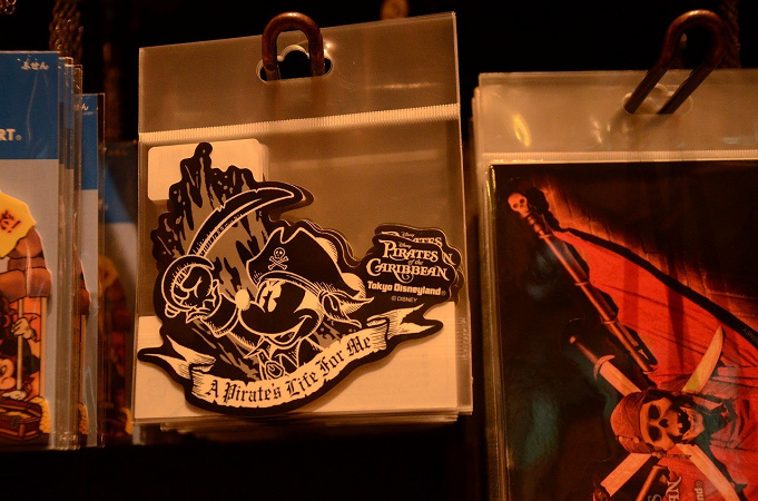 ランド パイレーツトレジャーは海賊グッズの販売店 パイレーツ 海賊ミッキーのお土産も