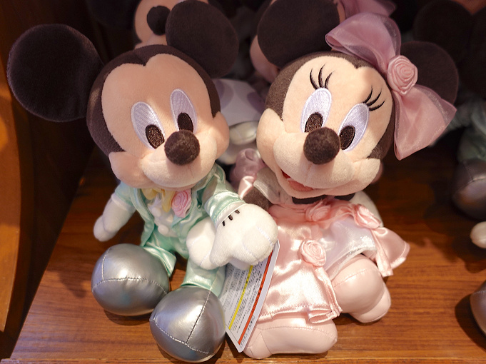 ディズニー結婚祝い ウェディング向けグッズ選 マグカップ フォトフレーム 名入れグラスやボールペンがおすすめ ディズニー結婚祝い ウェディング向けグッズ選 マグカップ フォトフレーム 名入れグラスやボールペンがおすすめ