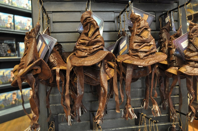 映画 ハリーポッター の組み分け帽子を徹底解説 誕生秘話や役割 Usjで見られるショー スポット グッズ