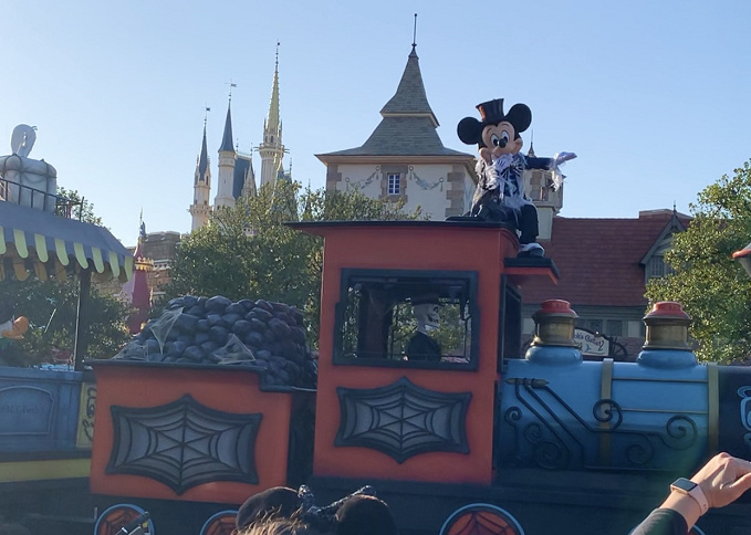 22年9月 ディズニー混雑予想 楽しみ方紹介 空いている日はいつ ハロウィーンイベント情報も
