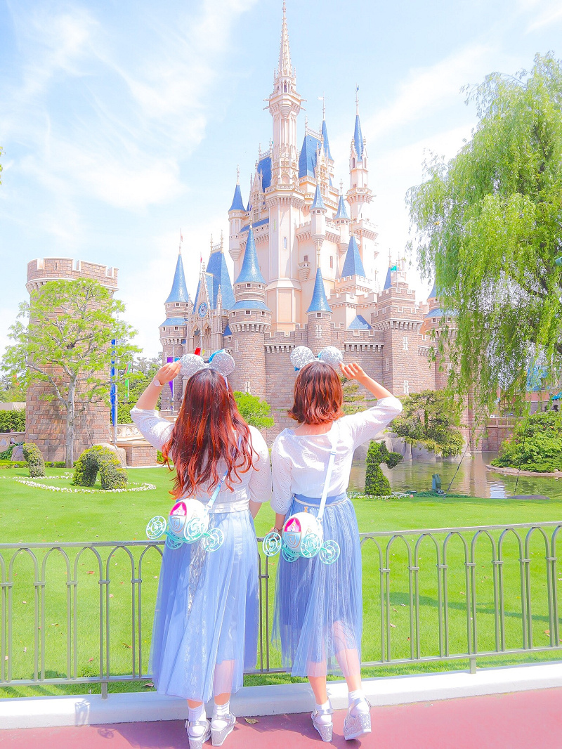 ライトブルー ホワイト シルバーのシンデレラの双子コーデ キャステル Castel ディズニー情報