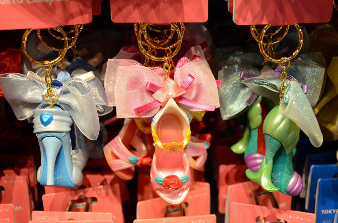 最新 ディズニーキーホルダー50選 美女と野獣 ベイマックスなど新エリアグッズも 最新 ディズニーキーホルダー50選 美女と野獣 ベイマックスなど新エリアグッズも