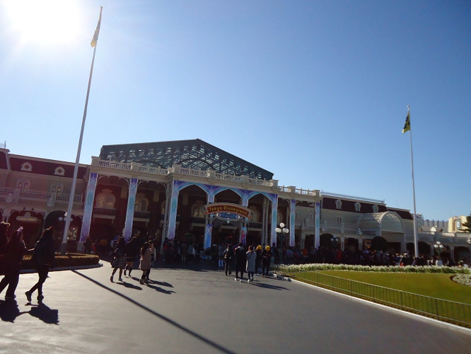 効率良く ディズニー開園前の過ごし方を伝授 並ぶ場所はどこ 効率良く ディズニー開園前の過ごし方を伝授 並ぶ場所はどこ