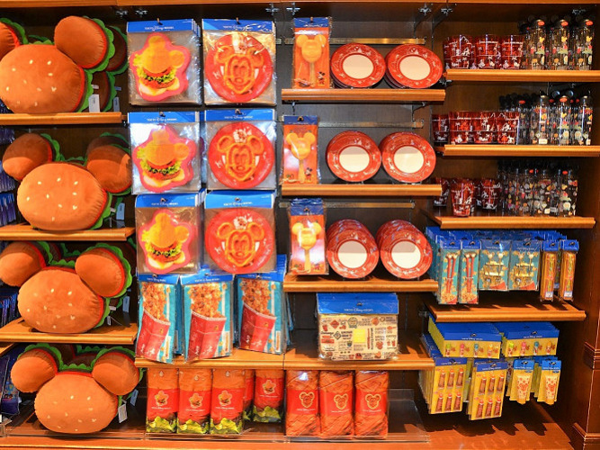 2 1発売 ディズニーに食べ物グッズが登場 ミッキーワッフルなどパークフードの雑貨 2 1発売 ディズニーに食べ物グッズが登場 ミッキーワッフルなどパークフードの雑貨