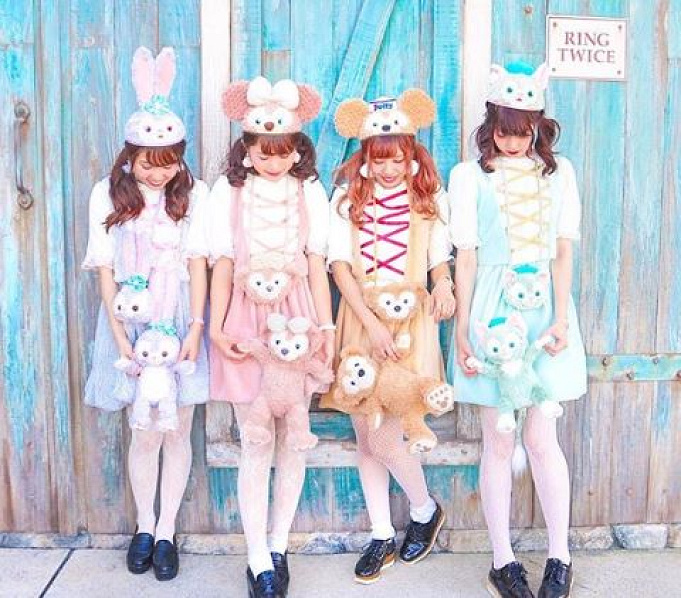4人向け ディズニーお揃いコーデ選 春夏秋冬季節別に5通りのコーディネートを 4人向け ディズニーお揃いコーデ選 春夏秋冬季節別に5通りのコーディネートを