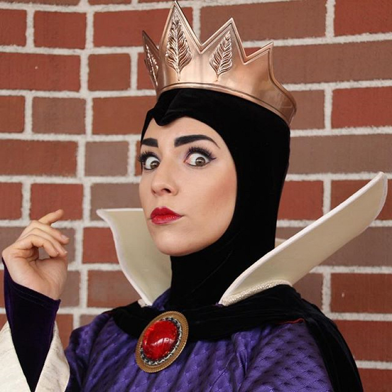 女王とグリーティング キャステル Castel ディズニー情報