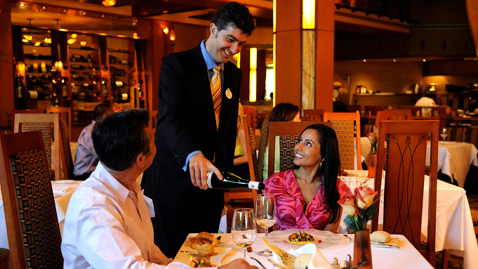 カリフォルニアディズニー 3つの直営ホテルまとめ 予約方法 特徴やレストラン情報 プール情報も