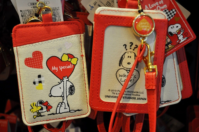 Usjのスヌーピーバレンタイングッズ45選 ハートモチーフの雑貨 ぬいぐるみ キーチェーン