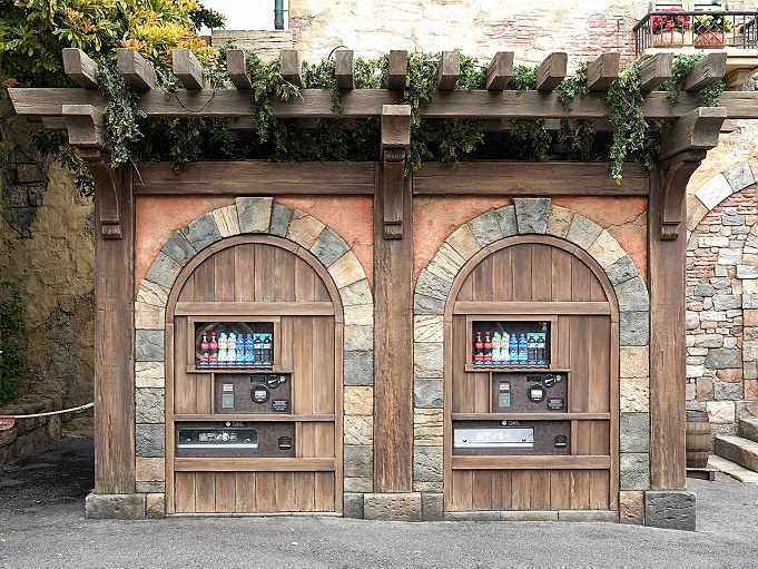 ディズニーの自動販売機 場所 種類 設置の理由まとめ 電子マネーに対応 限定デザインのペットボトルも ディズニーの自動販売機 場所 種類 設置の理由まとめ 電子マネーに対応 限定デザインのペットボトルも