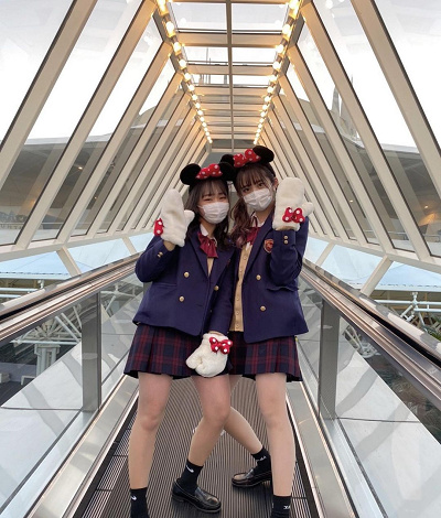 制服ディズニー かわいいコーデはズバリ コレだ アオハルなディズニーの楽しみ方 制服ディズニー かわいいコーデはズバリ コレだ アオハルなディズニーの楽しみ方