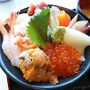 キャステル 【完全版】函館朝市の楽しみ方ガイド！海鮮丼やいか釣りがおすすめ！営業時間やアクセス情報も
