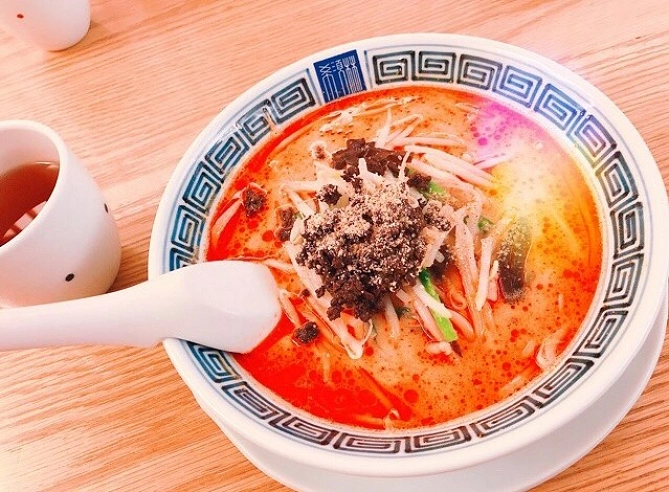 希須林　担々麺