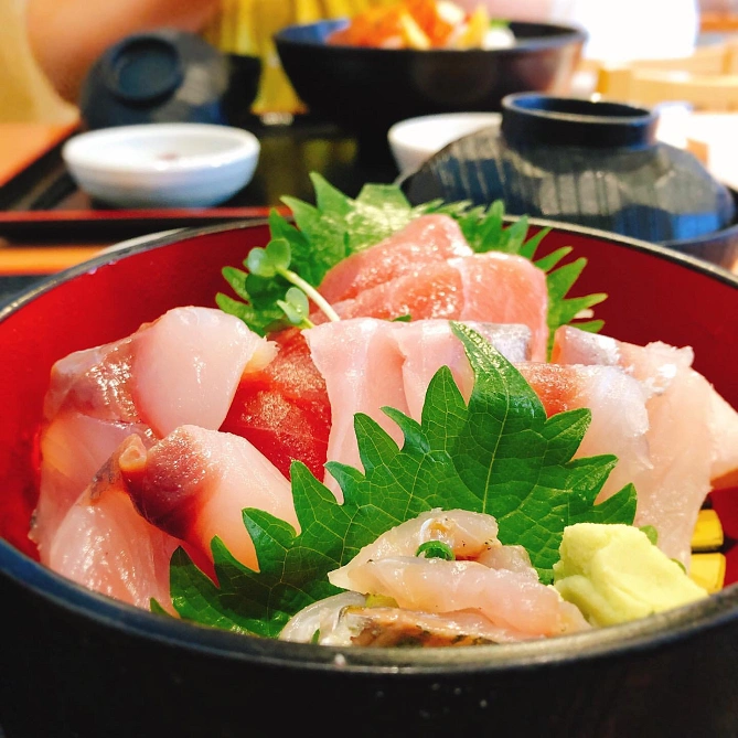 「まぐろ食堂 七兵衛丸」のまぐろ海鮮丼