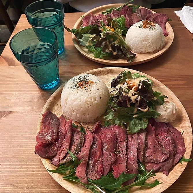大人気のローストビーフのプレートランチ