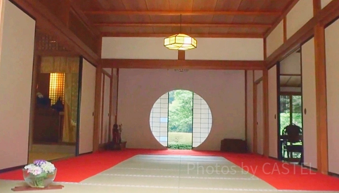 写真スポットの円窓