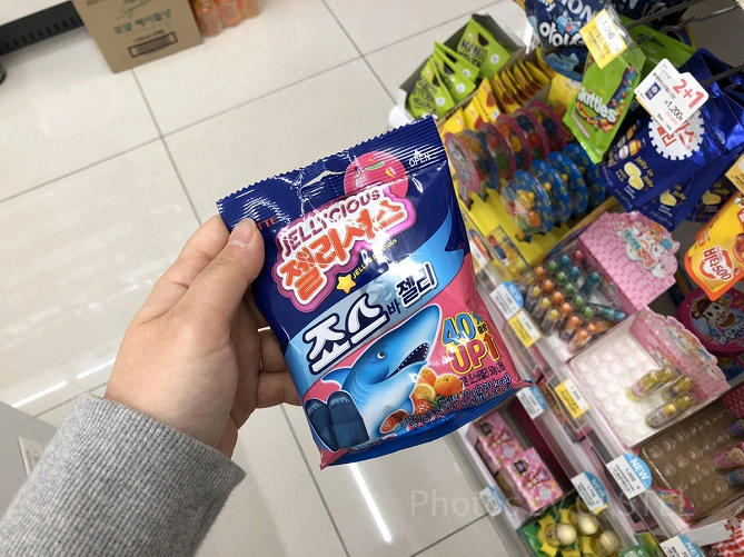 サメの模様が入ったジョーズバーグミ