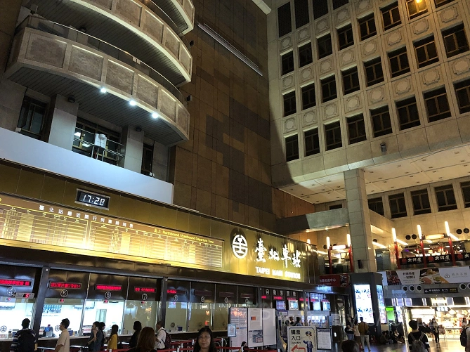 台北駅の1F