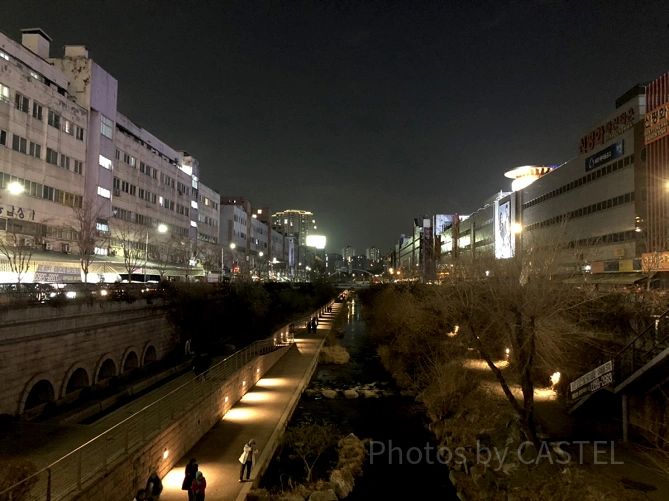 ライトアップされた清渓川
