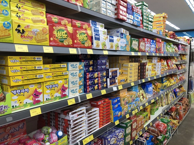 韓国マートのお菓子売り場
