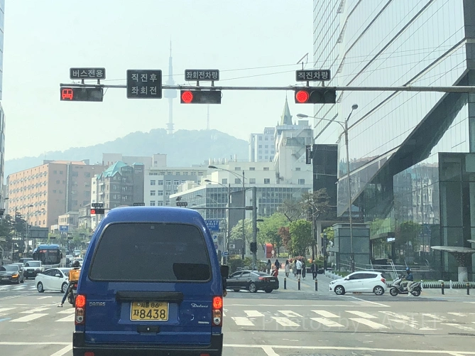 PM2.5で白くにごったソウル市内
