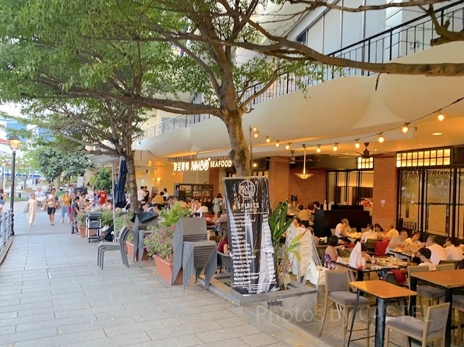 ジャンボシーフード（リバーウォーク店）のテラス席