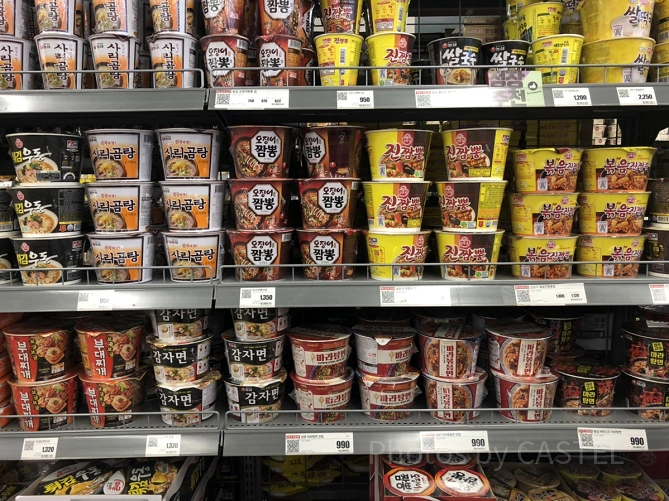 ロッテマートのカップラーメン売り場