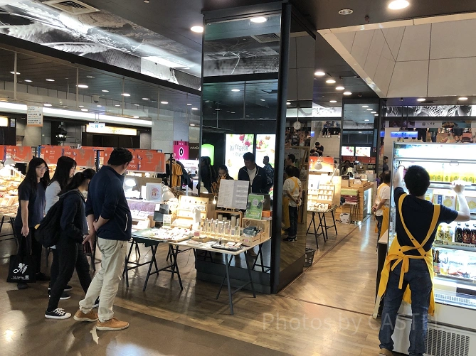 台湾の雑貨コーナーはいつも人がたくさん