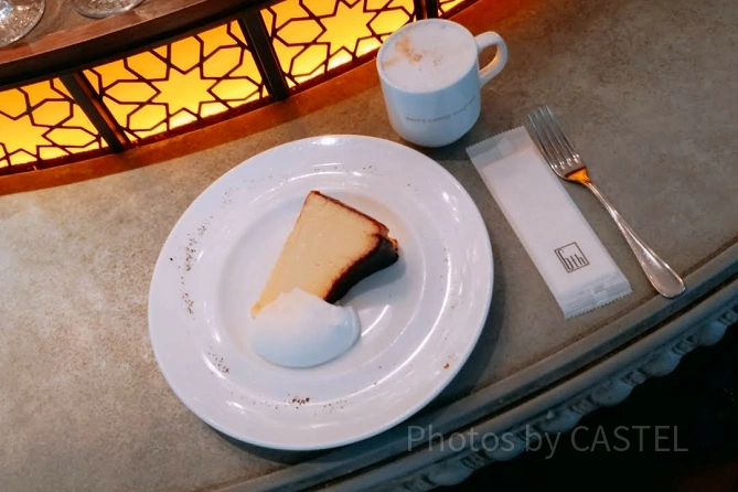 バスクチーズケーキとカフェラテ