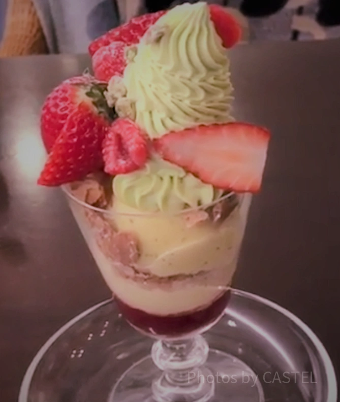 イチゴとピスタチオのパフェ