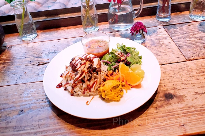 AOYAMA FLOWER MARKET TEA HOUSEの季節によって異なるランチプレート
