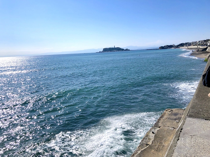 江ノ島と海