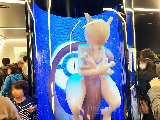 渋谷パルコのポケモンセンターシブヤの入り口のミュウツー