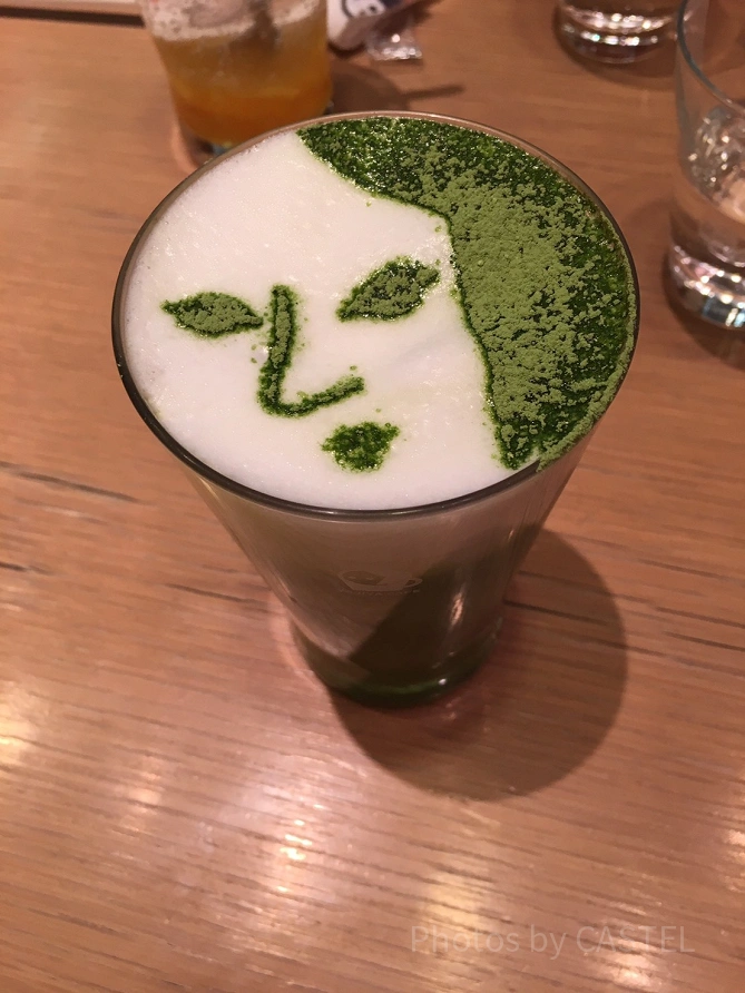 かわいいドリンクにホッと一息のつもりが…写真を撮るのに夢中に(笑)