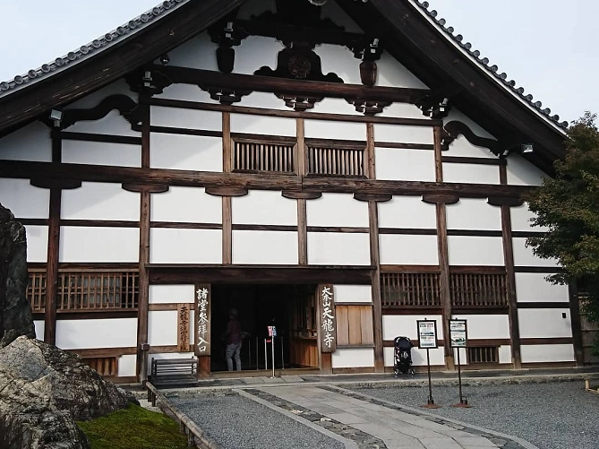 【京都】世界遺産に登録された天龍寺の魅力！御朱印、雲龍図、竹林、庭園、周辺ランチ情報も
