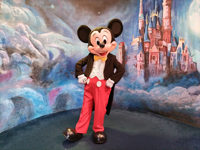 上海ディズニーのミッキーグリーティング「ミートミッキー」徹底解剖！待ち時間や人気度は？コスチュームは燕尾服！