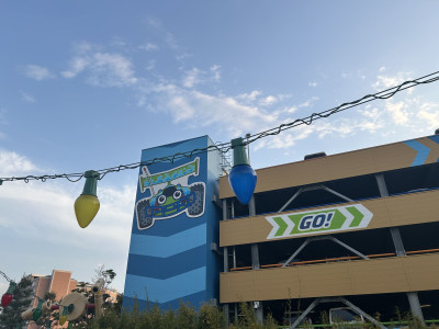 トイストーリーホテル駐車場