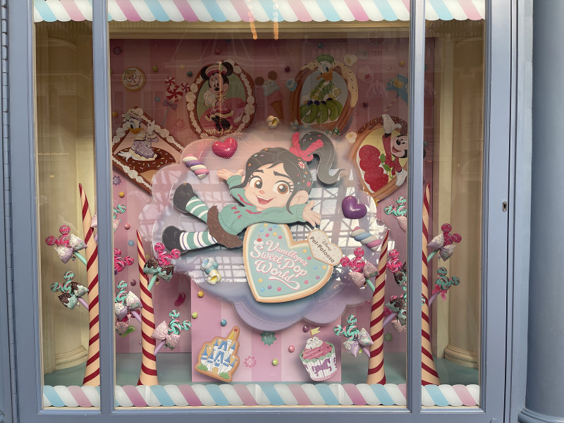 ディズニー＆カンパニーのショーウィンドウ