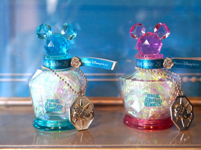 ボトルはブルーとピンクの2種類