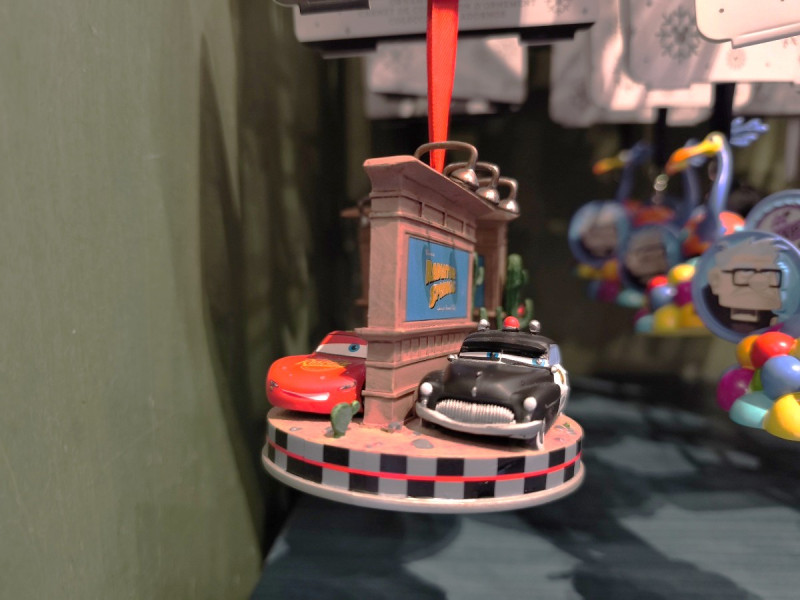 【2026】アナハイムディズニー限定オーナメント厳選17選！人気フィギュアを値段と共に現地調査！