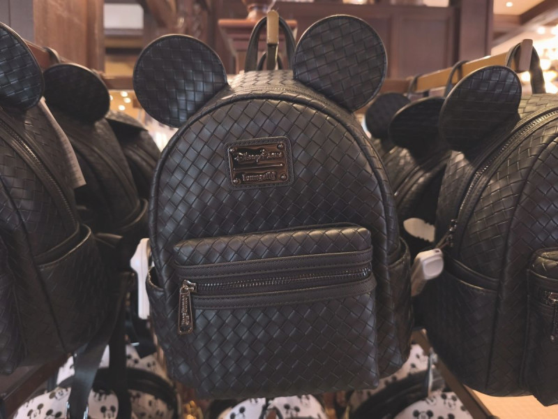 アナハイムディズニーラウンジフライ（Loungefly）：ブラック（編込風型押し）