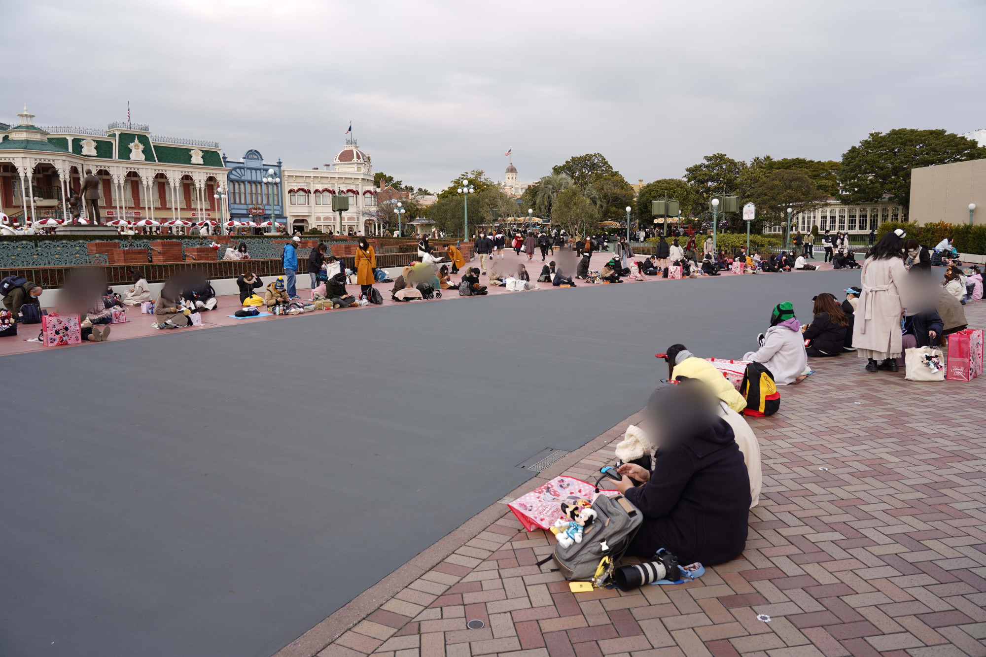 トータリーミニーマウスのパレード待ちの様子 15時40分ごろ キャステル Castel ディズニー情報