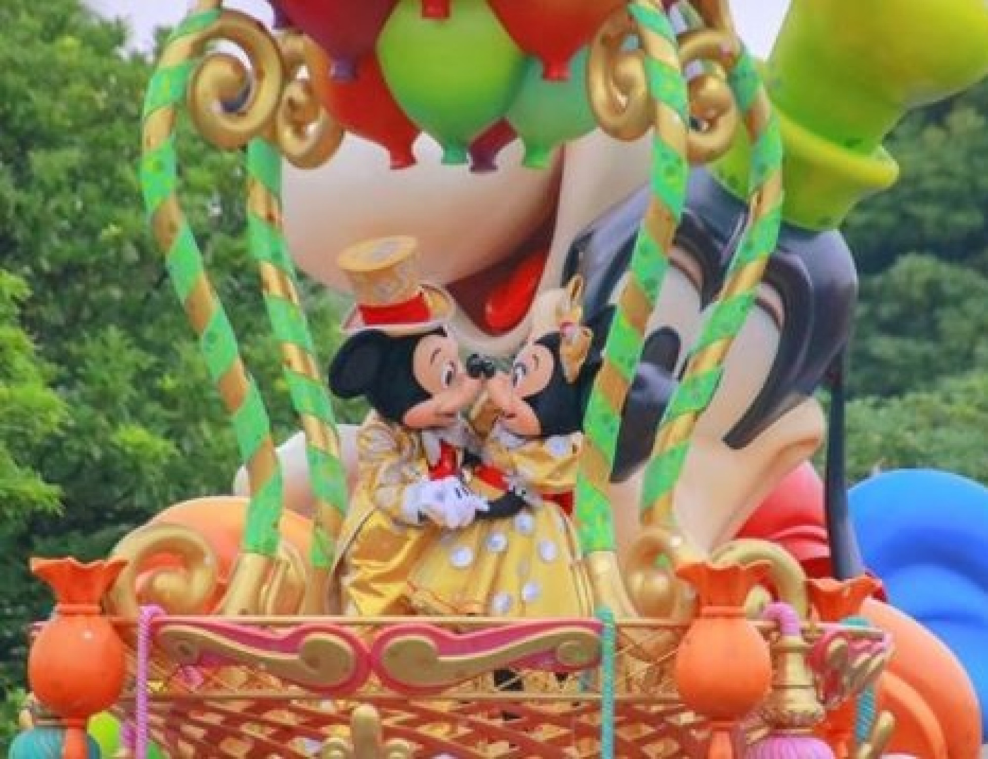 ハピネス イズ ヒア キャステル Castel ディズニー情報