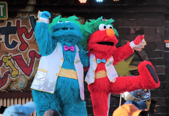 Usj セサミストリートキャラクター図鑑 エルモ クッキーモンスター