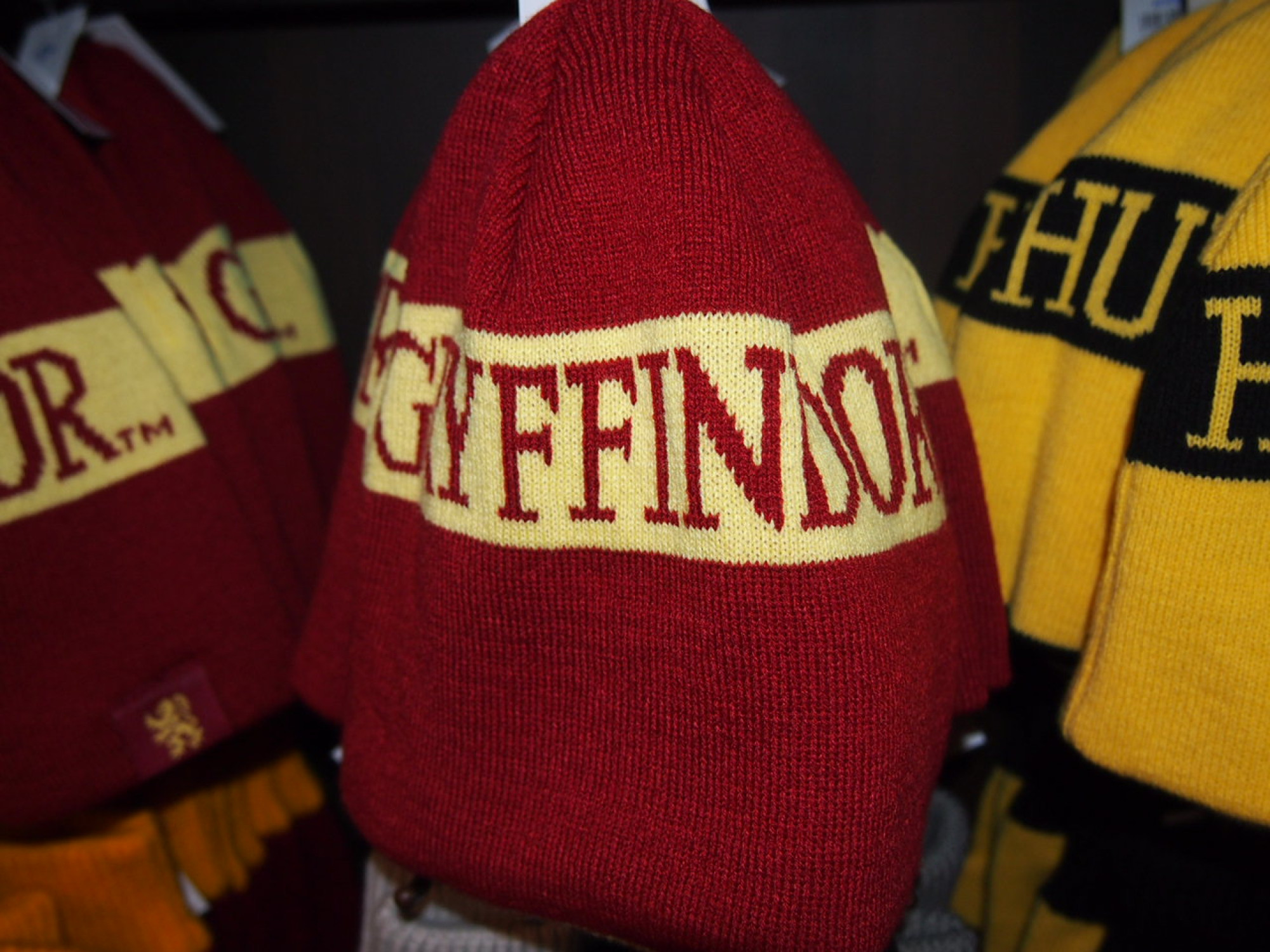 ハリーポッターのニット帽 グリフィンドール キャステル Castel ディズニー情報