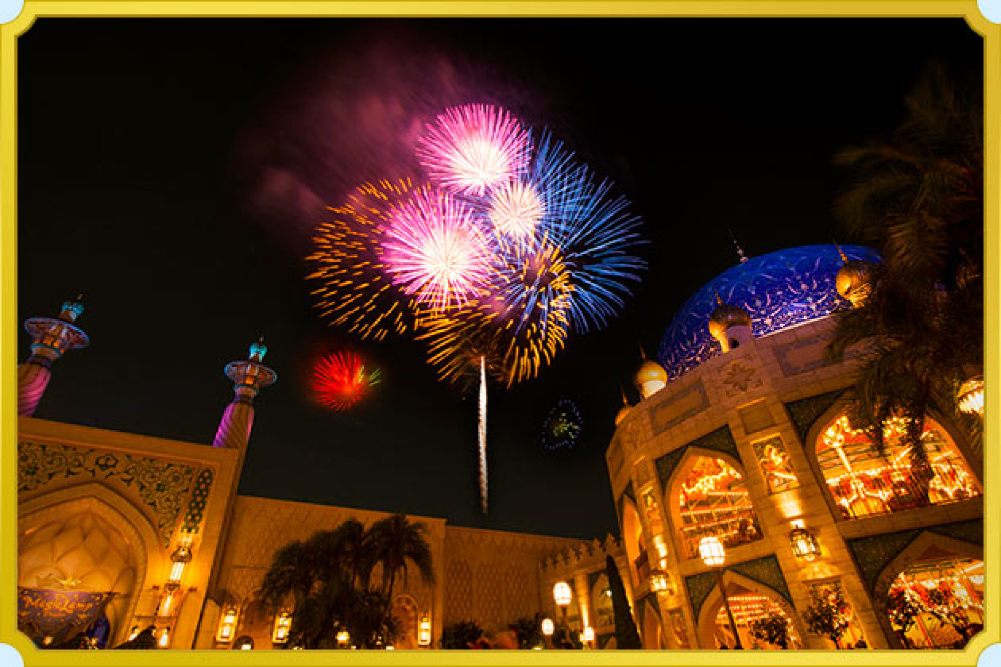 ディズニーシーの夜空を花火が彩ります キャステル Castel ディズニー情報