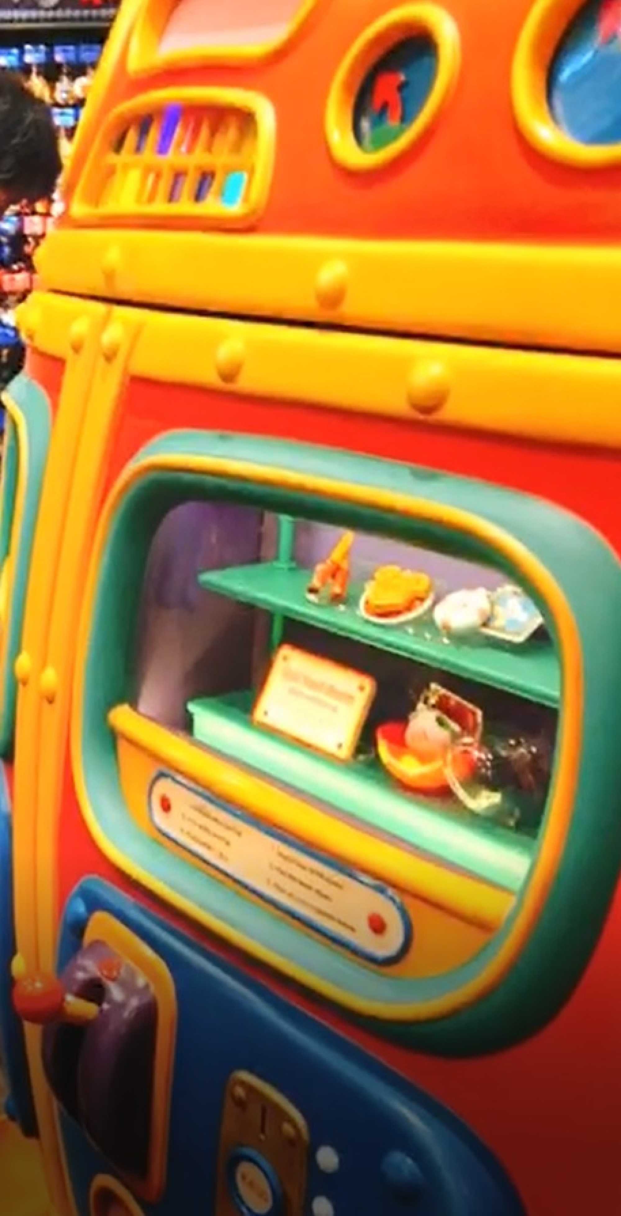 ワッキー ギャグ オ マティック キャステル Castel ディズニー情報