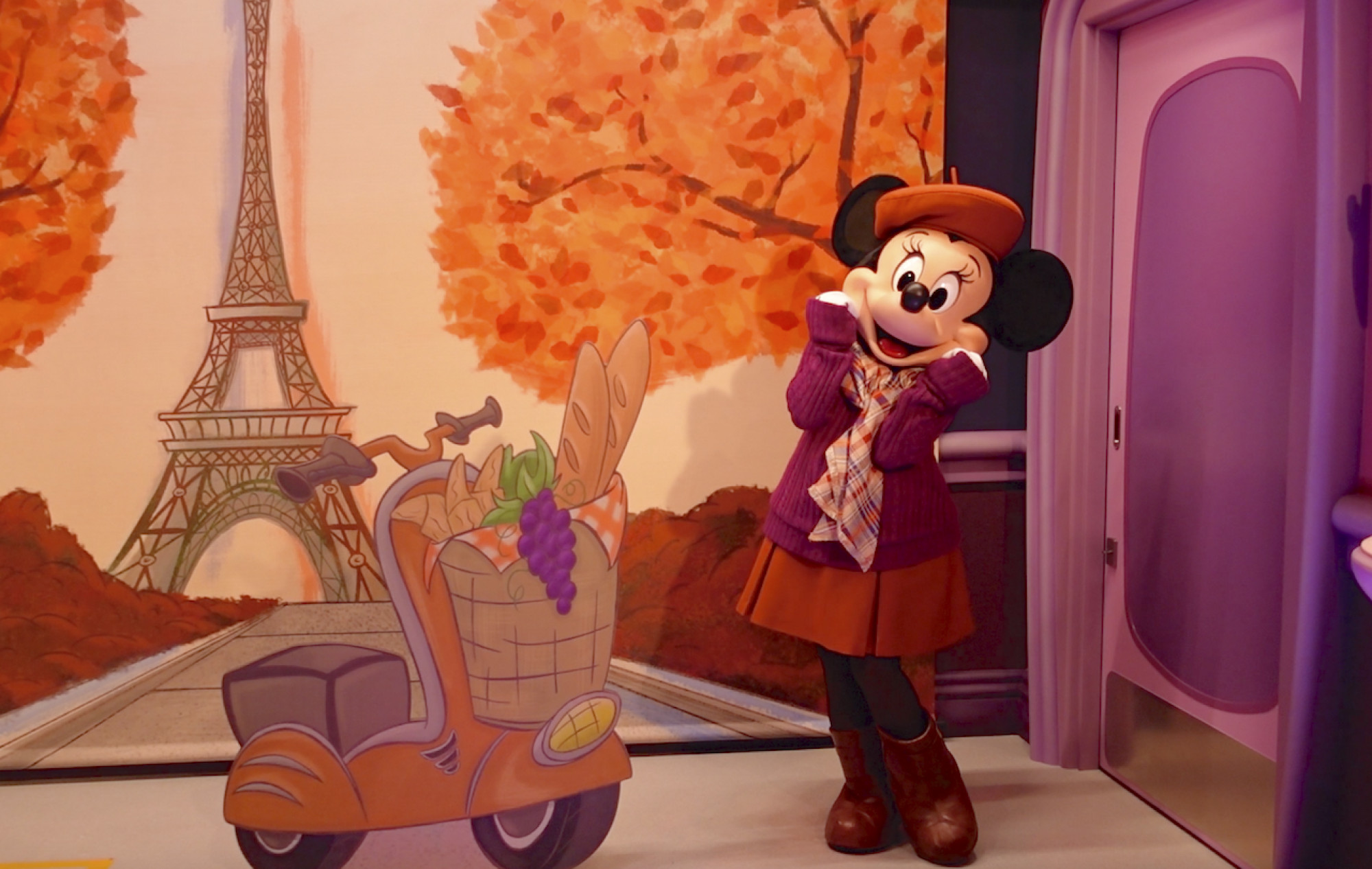 ソーシャルディスタンスを保ったグリーティング キャステル Castel ディズニー情報