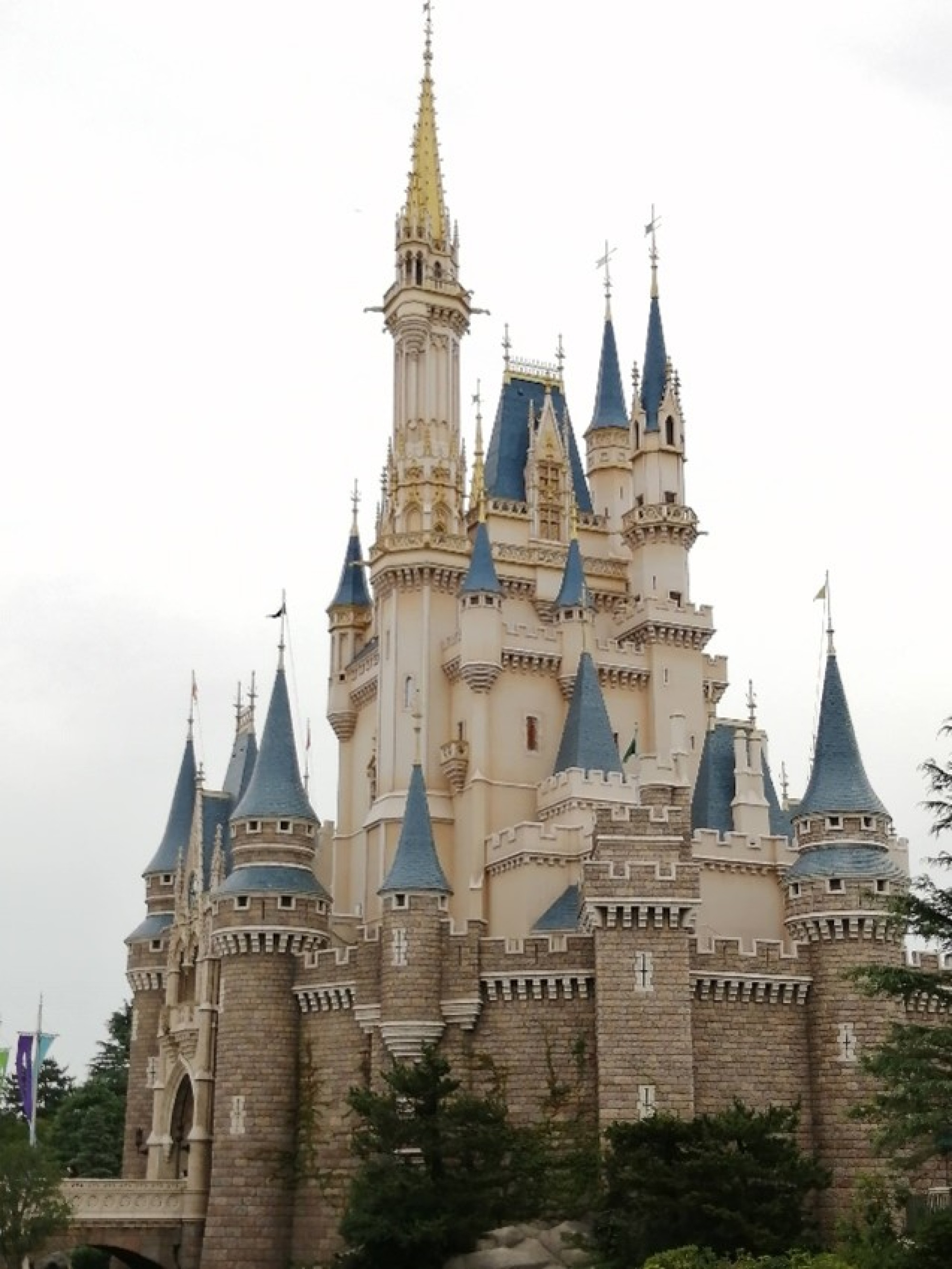 シンデレラ城は夢と希望の象徴 キャステル Castel ディズニー情報